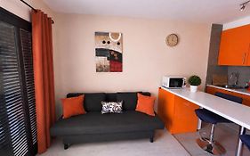 Comfortable Apartment Next To The Pools
